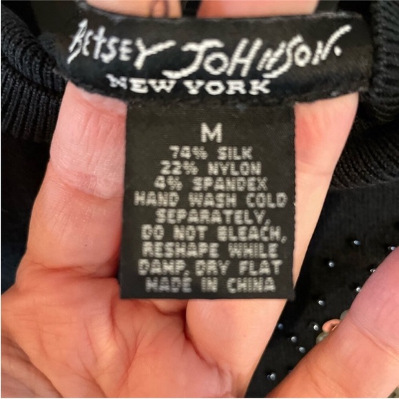 RARE Betsey Johnson Mock Neck Short Sleeve Top w/Sequin Flowers Size Medium - Picture 4 of 5